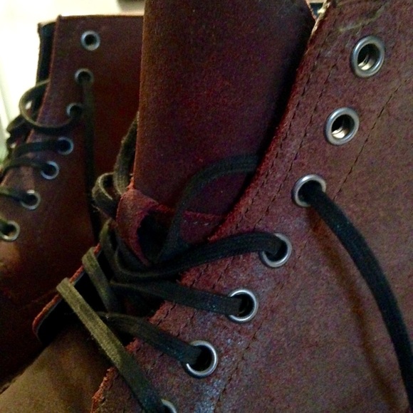 🔥NEW ASOS brown w/ black sole lace up ankle boot - Picture 4 of 8